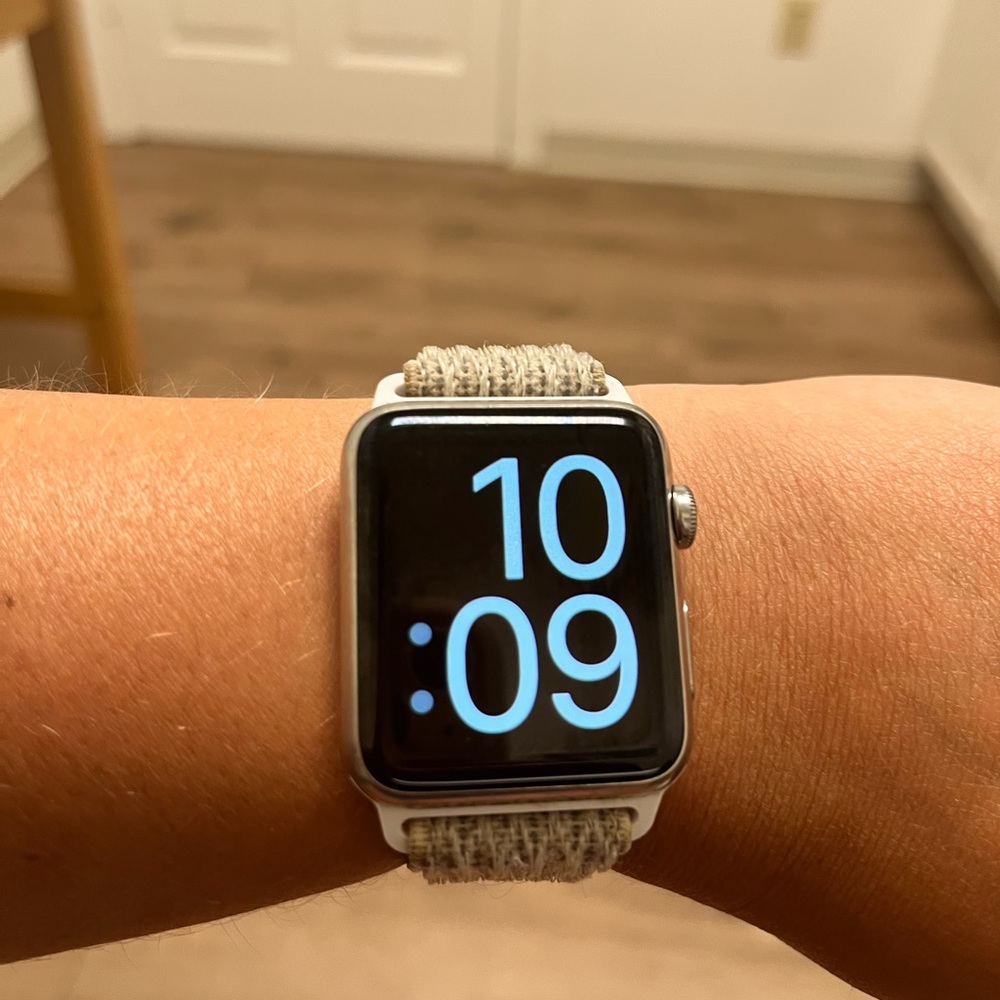 42MM Apple Watch
